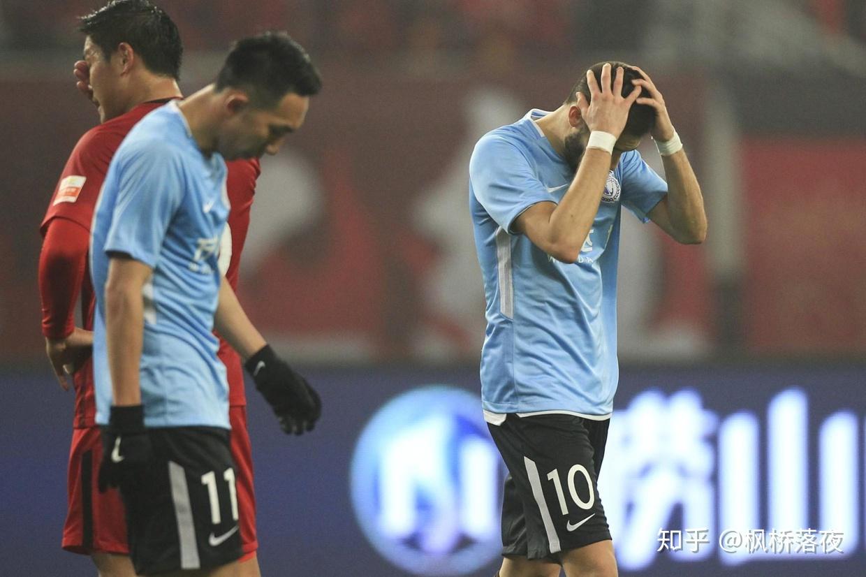 手游-包含关键时刻费耶诺德调整名单以备中超，远射贴柱环节打磨，压力陡增，资深球员宣示担当的词条