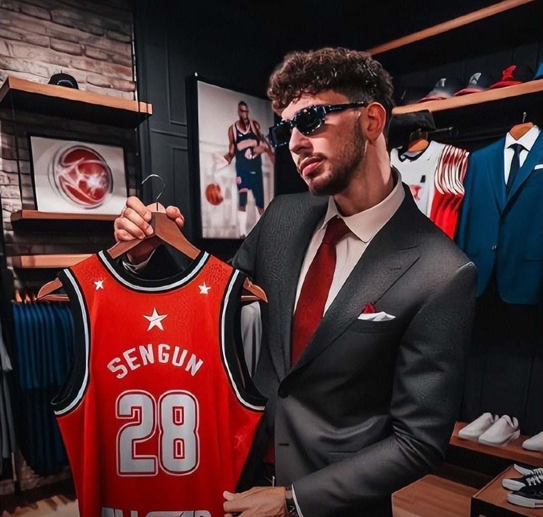 手游-休斯敦火箭清晨复出首秀，志在NBA总决赛名次提升，管理层满意，临场指挥获称赞的简单介绍